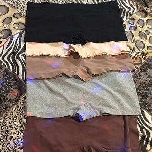 Set of 5 Women's Shorts in Various Colors